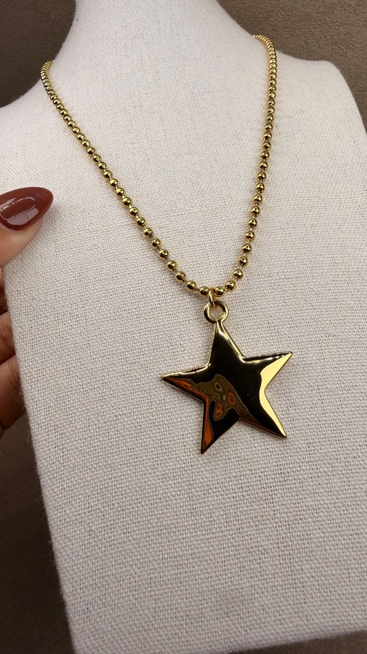 Minimal star necklace