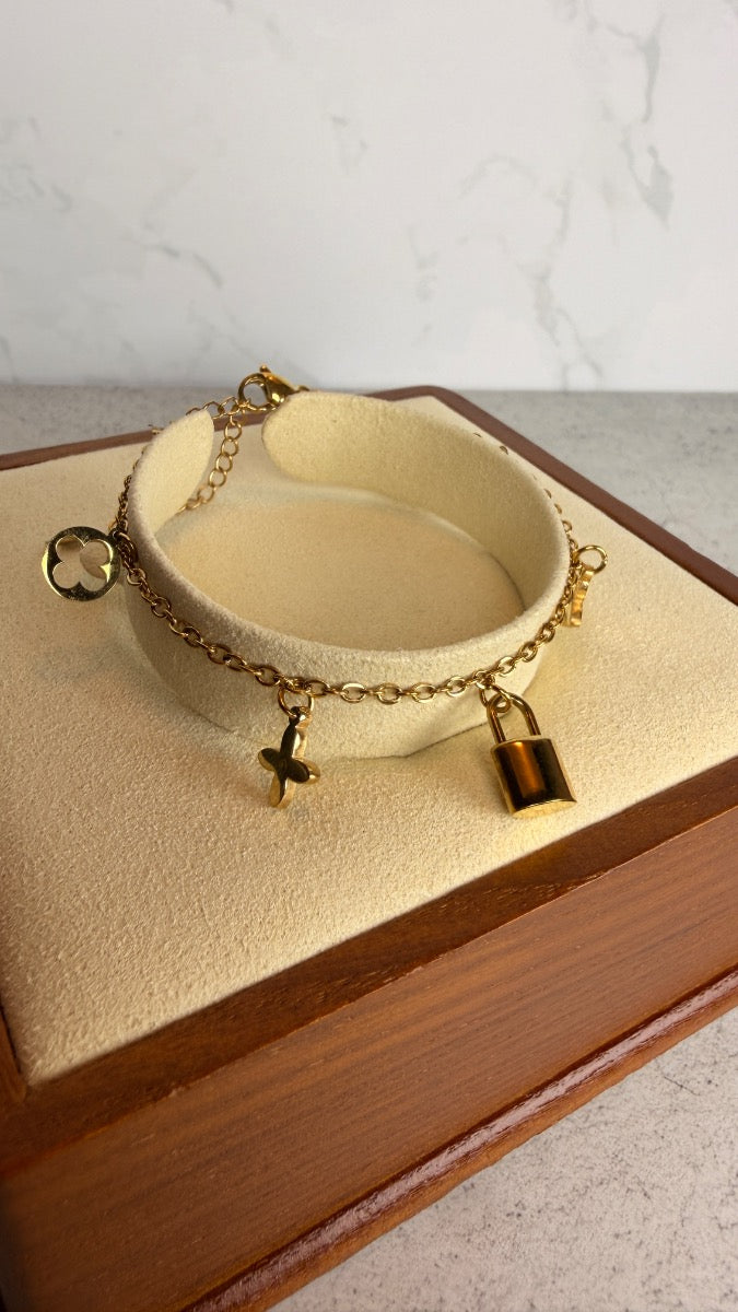 Charm bracelet
