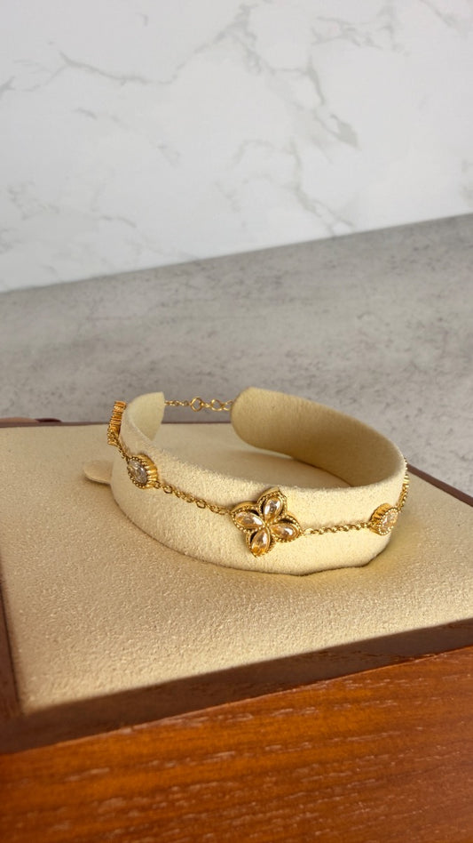 Delicate floral bracelet