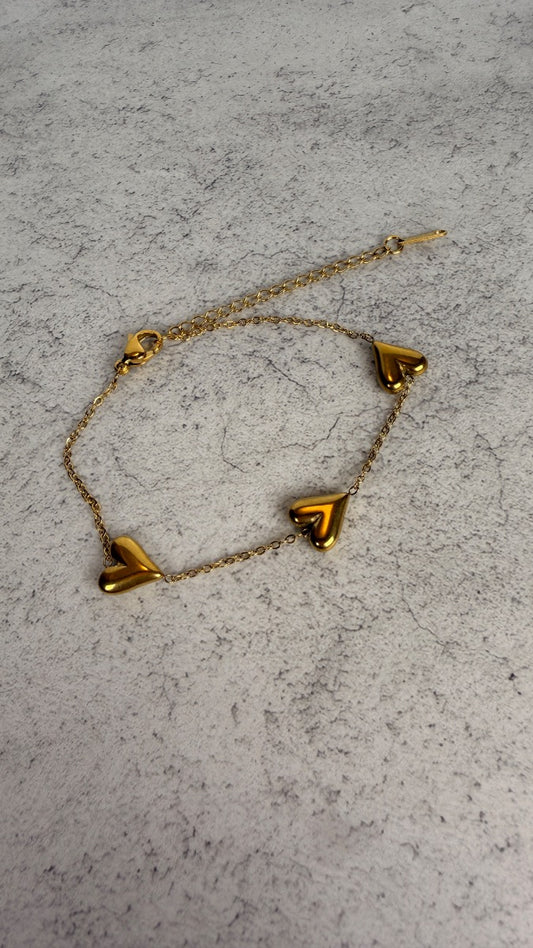 Minimalist heart bracelet