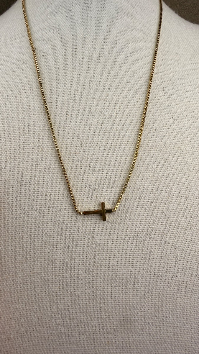 Collar cruz minimal