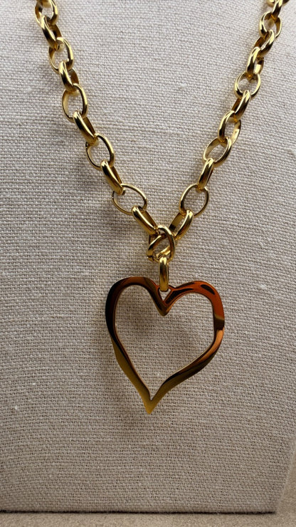Collar corazón dorado