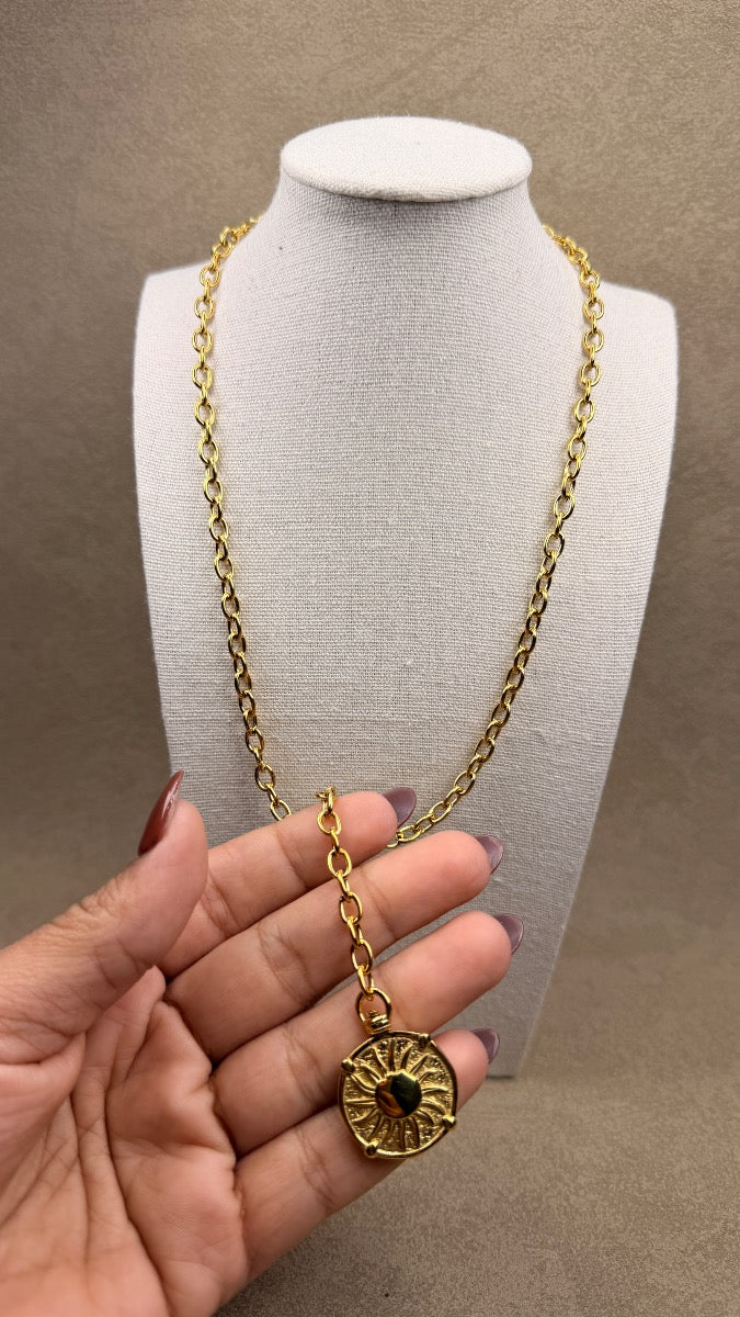 Collar eclipse dorado