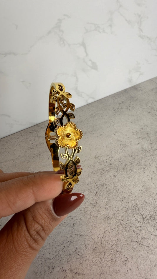 Floral bracelet