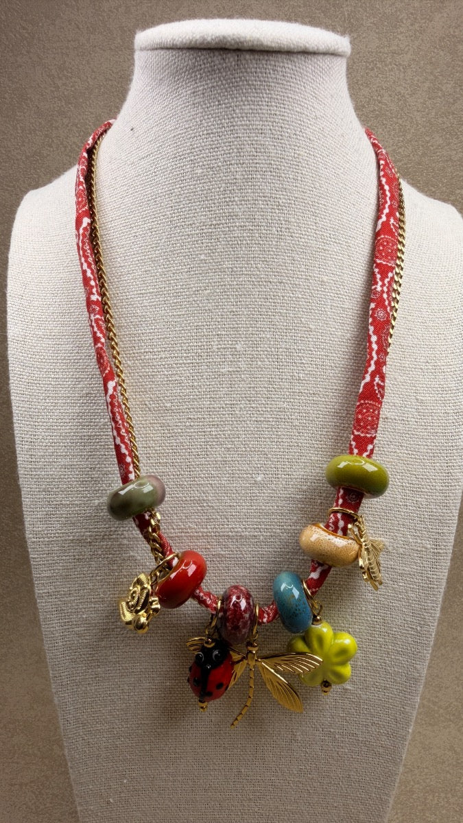 Collar Garden Color
