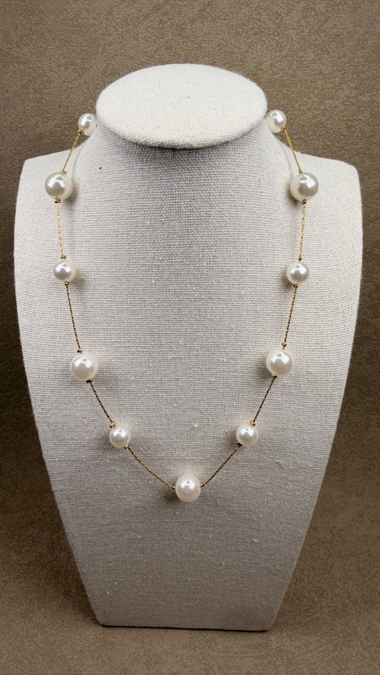 Classic pearl necklace