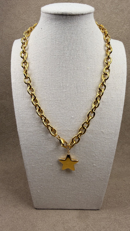 Bold star necklace
