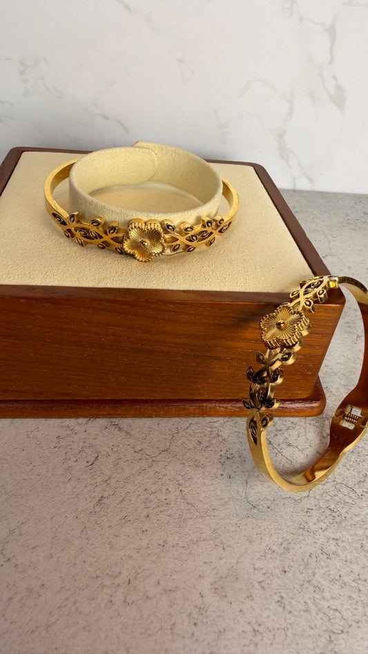 Floral bracelet