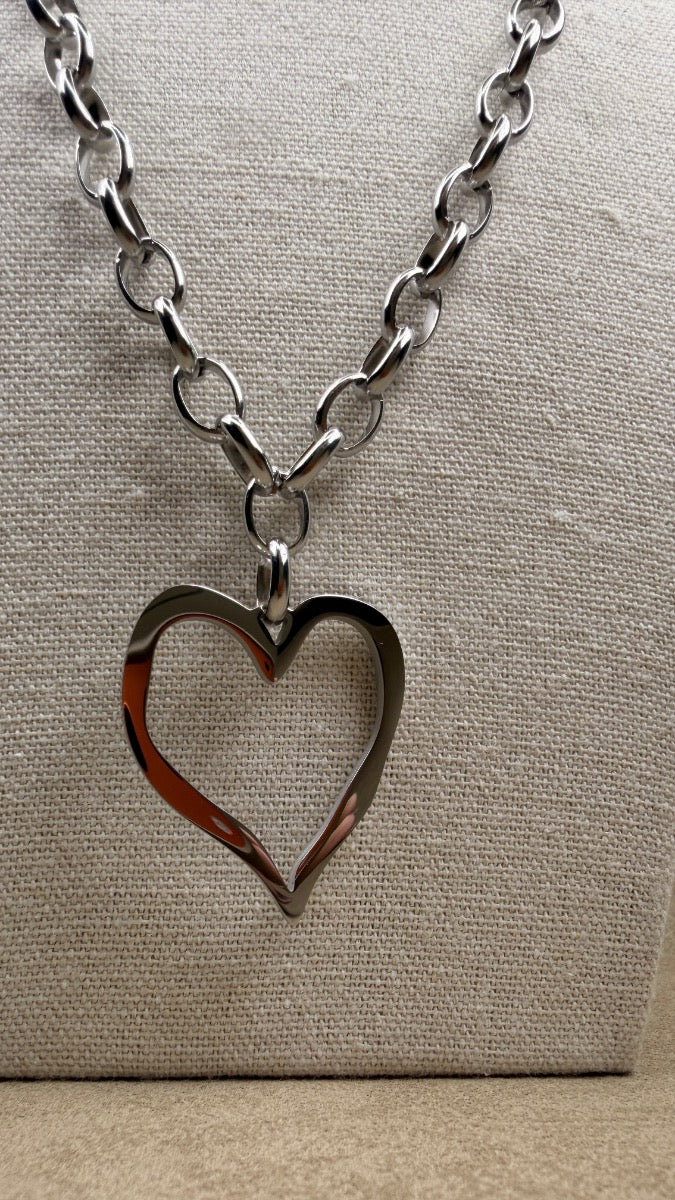 Collar corazón plateado
