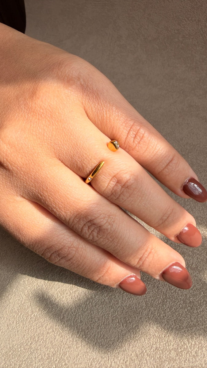 Anillo minimal dorado