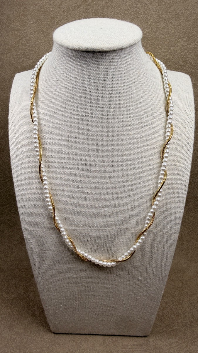 Collar perlas y cadena
