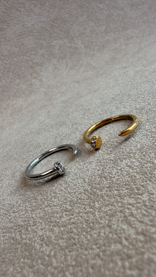 Minimalist gold ring