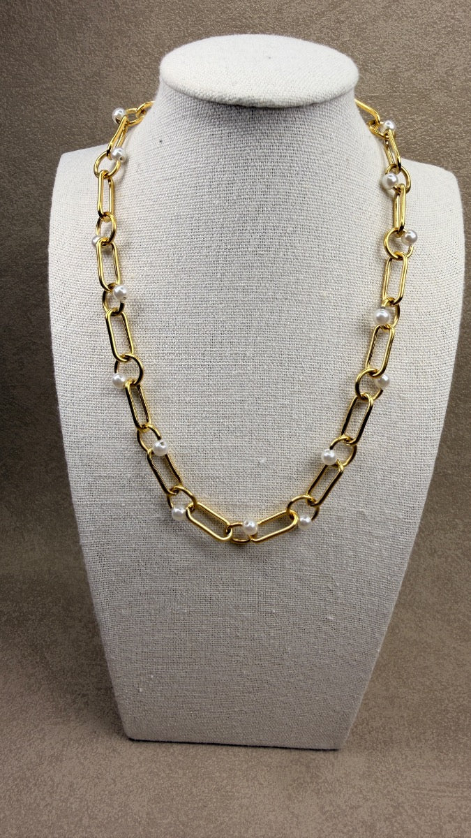 Collar perla moderna