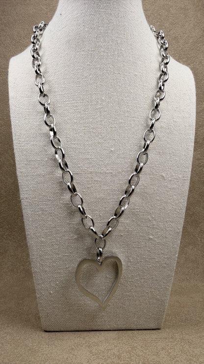 Collar corazón plateado