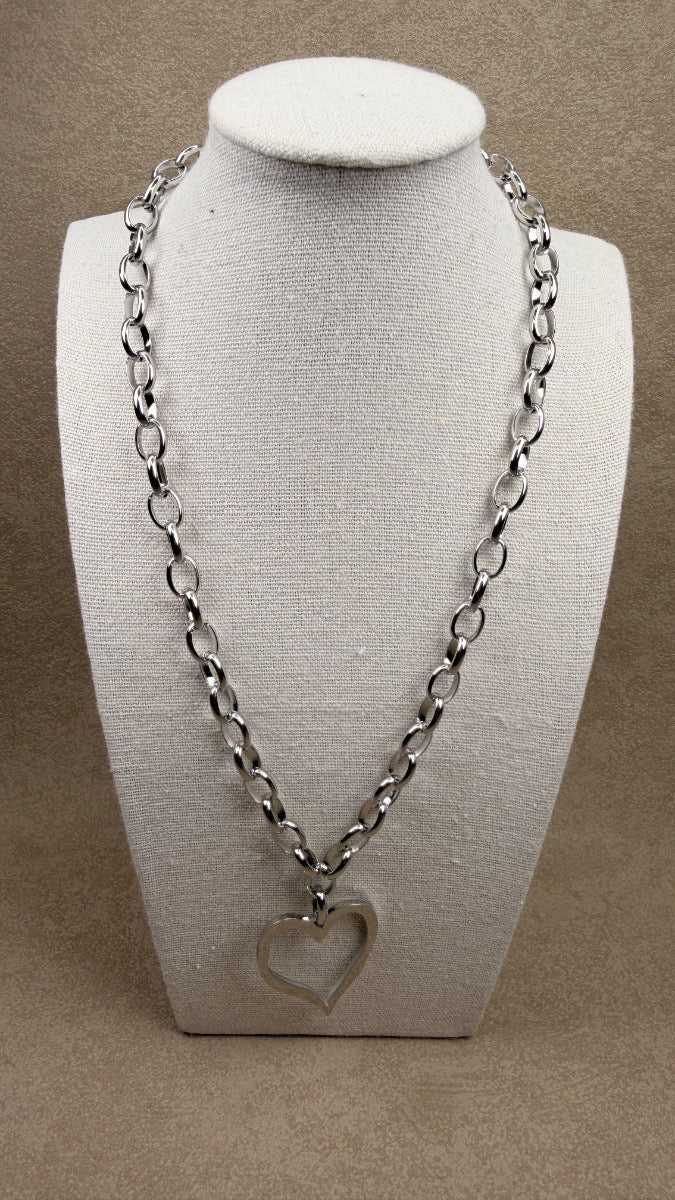 Collar corazón plateado