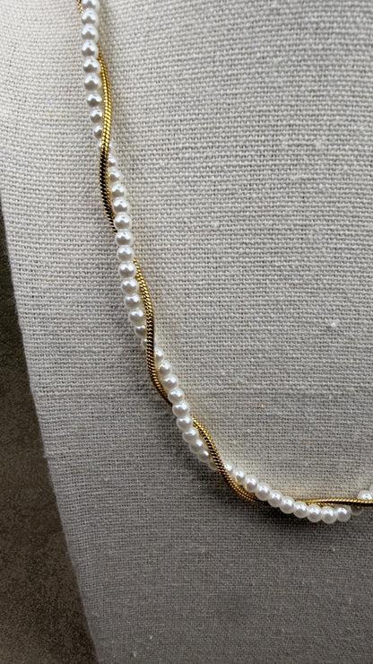 Collar perlas y cadena