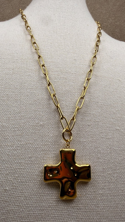 Collar cruz dorada